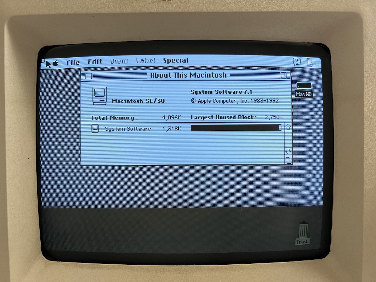 The ‘About This Macintosh’ window, showing System 7.1 running with 4MB of RAM.